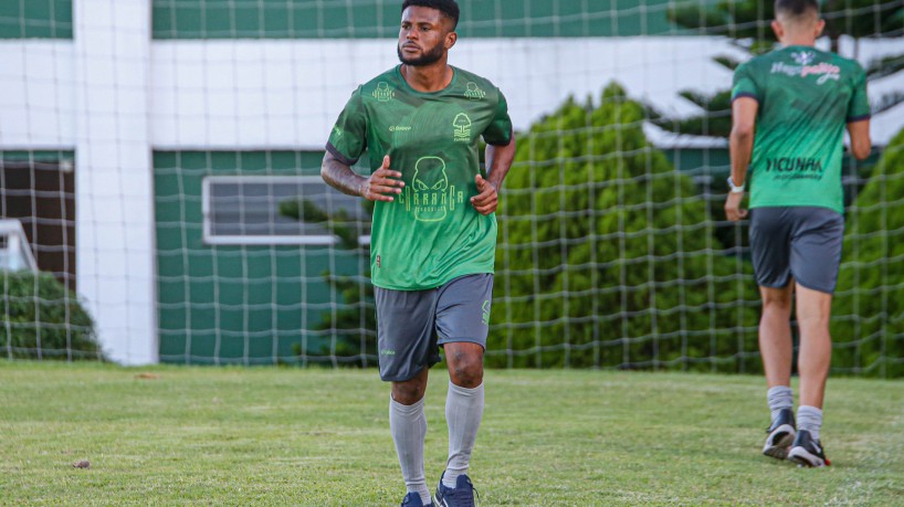 Lateral-esquerdo é o novo reforço do Floresta para o restante da temporada