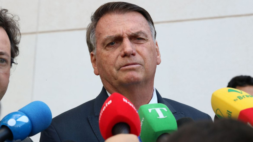 Após ter o passaporte apreendido pela Polícia Federal em operação sobre tentativa de golpe de Estado, o ex-presidente Jair Bolsonaro (PL) se escondeu na Embaixada da Hungria em Brasília