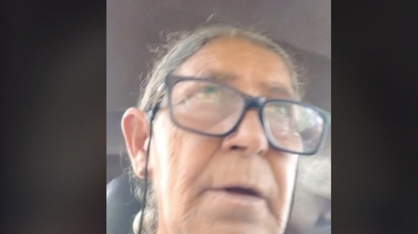 Ederly Vieira posta vídeos sobre a situação dela e dos 16 cachorros