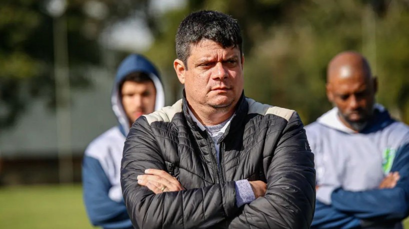Executivo de futebol Fred Gomes em treino do Floresta no CT do Caju, em Curitiba
