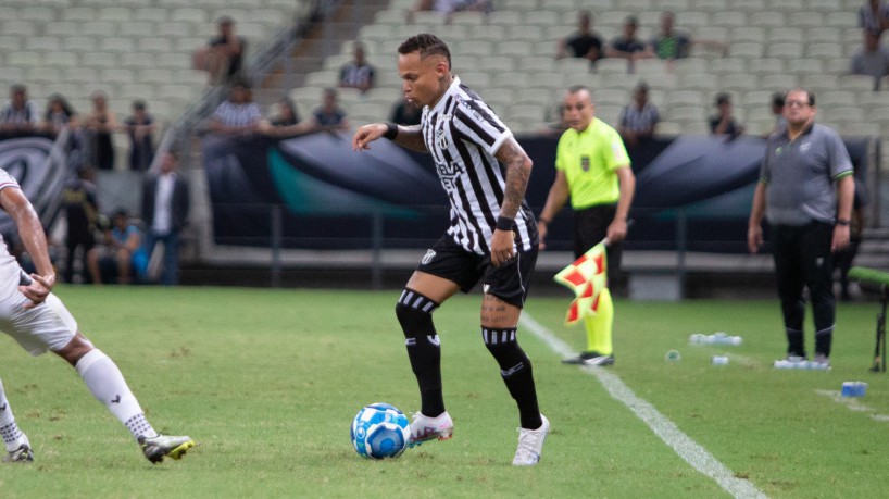 Atacante Janderson no jogo Ceará x Botafogo-SP, na Arena Castelão, pelo Campeonato Brasileiro Série B 2023