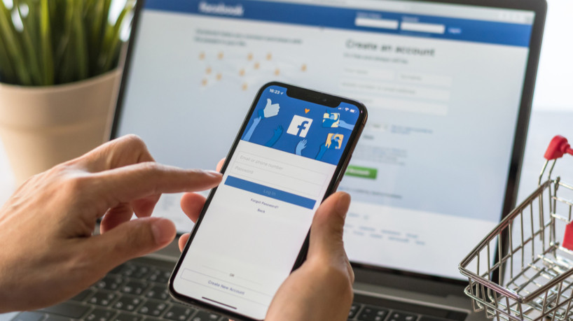 Facebook é uma das melhores plataformas digitais para divulgar conteúdo (Imagem: Shutterstock) - Portal EdiCase