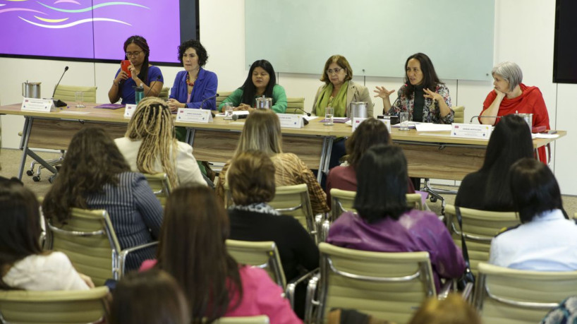 Brasília (DF), 17/07/2023 - A ministra dos Povos Indígenas, Sônia Guajajara, e a ministra das Mulheres, Cida Gonçalves, participam da abertura do 1° Encontro Nacional das Casas da Mulher Brasileira. Foto: Marcelo Camargo/Agência Brasil
