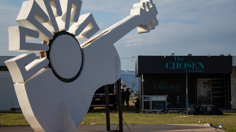 FORTALEZA, CEARÁ, BRASIL, 18-07-2023: Montagem estrutura do Festival Hallelluya. (Foto: Samuel Setubal/ O Povo)