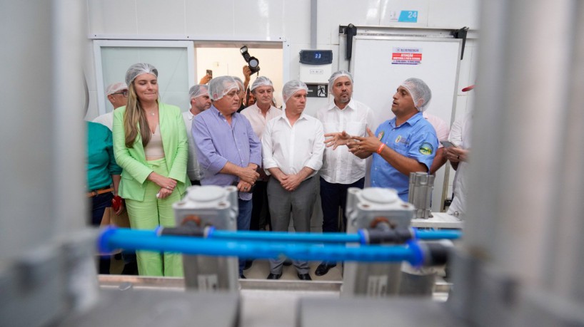 O evento de inaugura&ccedil;&atilde;o teve a presen&ccedil;a do ministro do Desenvolvimento Agr&aacute;rio e Agricultura Familiar, Paulo Teixeira, do governador do Cear&aacute;, Elmano de Freitas (PT), e do secret&aacute;rio de Desenvolvimento Agr&aacute;rio do Cear&aacute;, Mois&eacute;s Br&aacute;z