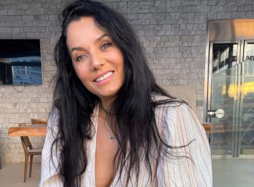 Monica Carvalho é conhecida por ser a musa da abertura de Mulheres de Areia 