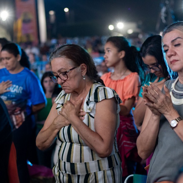 FORTALEZA, CEARÁ, BRASIL, 19-07-2023: Fieis acompanham o primeiro dia do Festival Hallelluya. (Foto: Samuel Setubal)