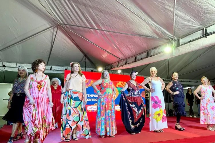 Desfile de moda na Feira Fama