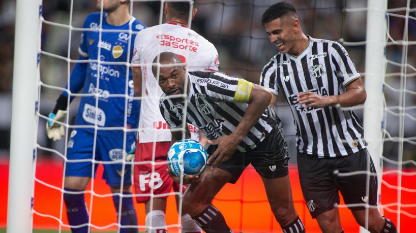 Vila Nova e Ceará se enfrentam pelo Brasileirão Série B hoje, 18; onde assistir ao vivo aos jogos do dia e horário do jogo