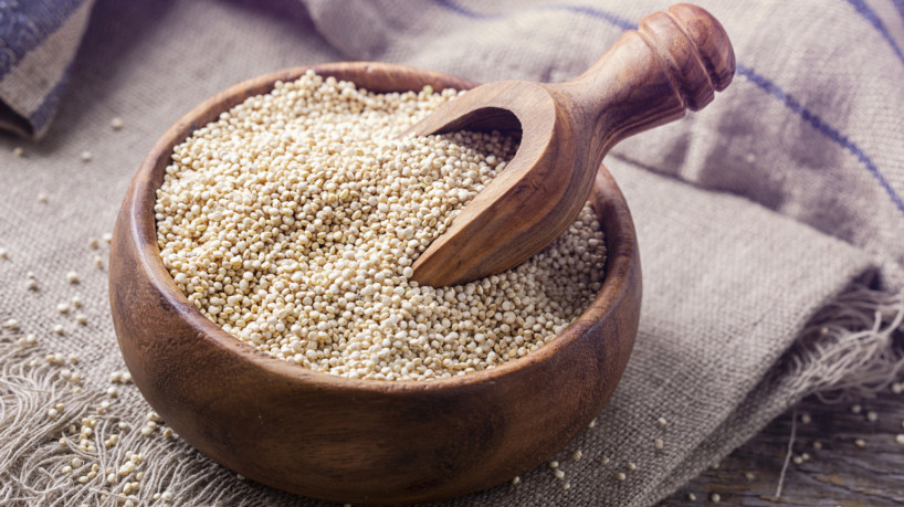 Quinoa é fonte de carboidrato, vitaminas e minerais (Imagem: egal | Shutterstock)
