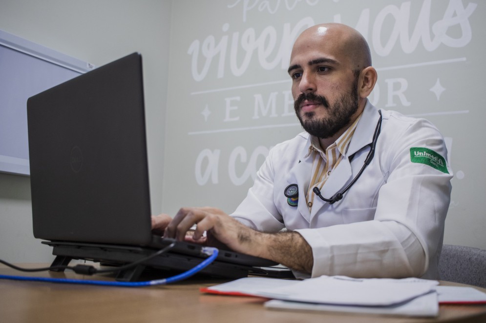 O plano de saúde Unimed Ceará oferece atendimento de telemedicina(Foto: FERNANDA BARROS)