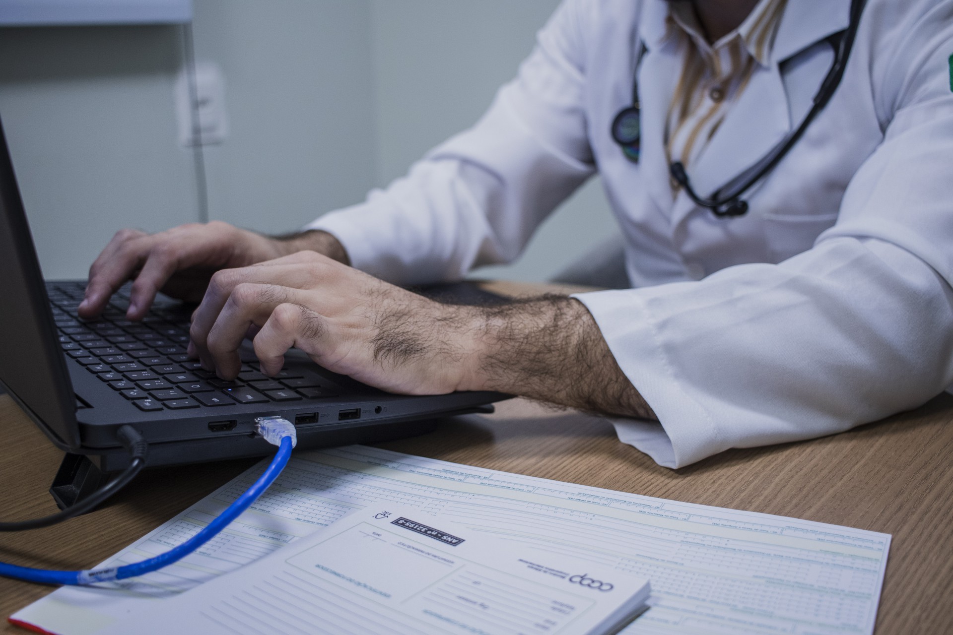 Principais causas dessas ações são o fornecimento de medicamentos (35%), tratamentos médico-hospitalares (30%), e reajustes contratuais (20%)
 (Foto: FERNANDA BARROS)