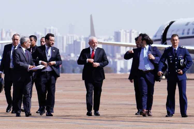 Lula tem reclamado de dores constantes na perna, durante a agenda presidencial. Infiltra&ccedil;&otilde;es ajudam a aliviar inc&ocirc;modo at&eacute; a data da cirurgia ser definida