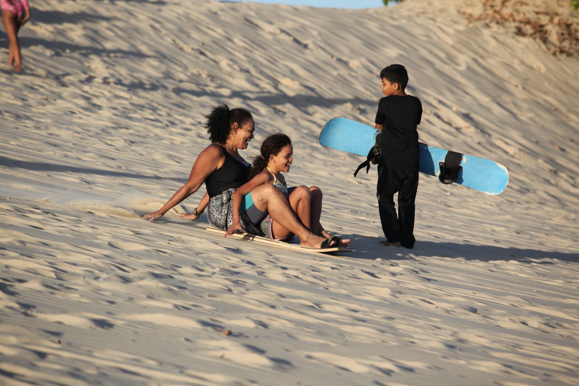 FORTALEZA, CEARÁ, BRASIL, 23.07.2023:Duna da Sabiaguaba virou point das Férias.