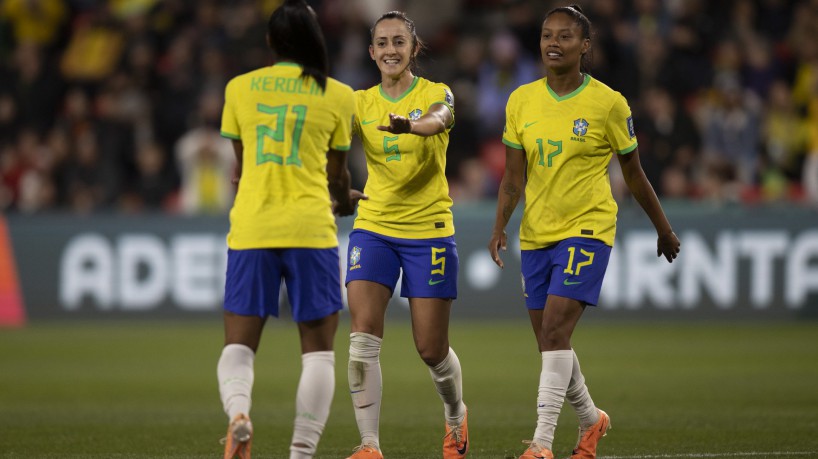 Seleção brasileira joga Copa feminina com uniforme sem estrelas