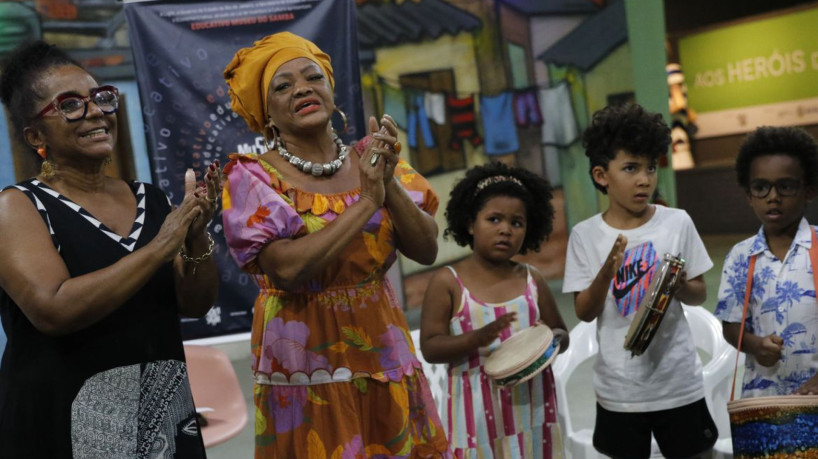 Rio de Janeiro (RJ), 25/07/2023 - O Museu do Samba, na Mangueira, recebe crianças para valorizar a cultura afro-brasileira no encontro Ação Grio, com a cantora Vera de Jesus, neta de Clementina de Jesus, e a diretora de projetos, Nilcemar Nogueira, neta de Cartola. Foto: Fernando Frazão/Agência Brasil