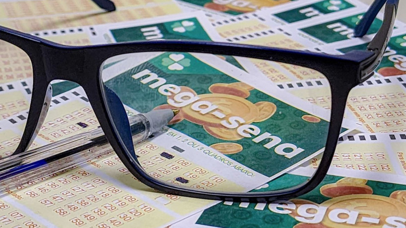 22/06/2023 - Brasília - Volantes da Mega Sena sendo preenchidos para apostas em casas lotéricas da Caixa. Foto: Rafa Neddermeyer/Agência Brasil