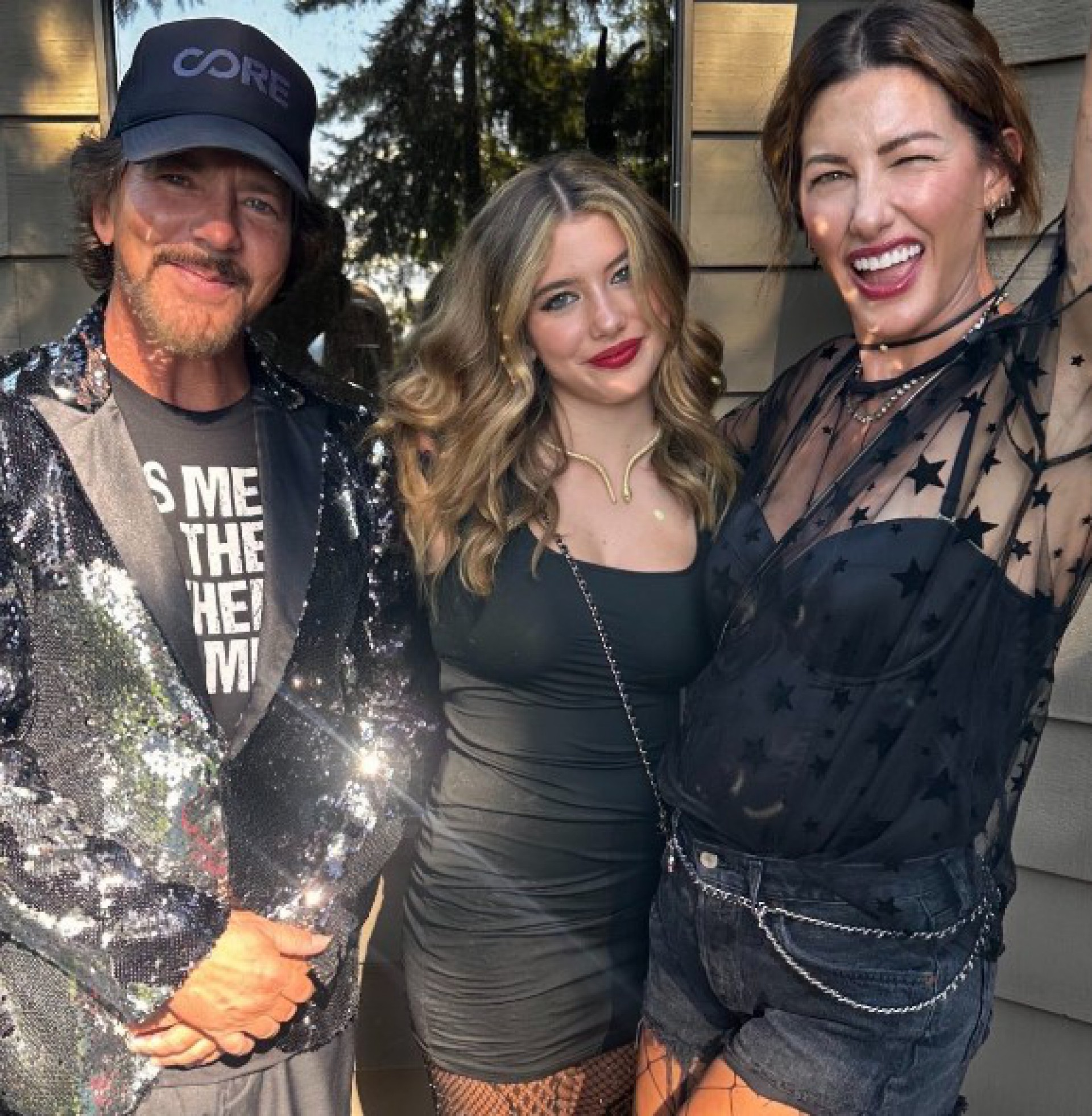 Eddie Vedder foi ao show de Taylor Swift junto com a família; vocalista do Pearl Jam foi confundido com Pedro Pascal