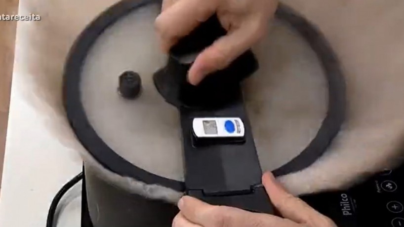 A panela de press&atilde;o foi apresentada durante o programa Santa Receita