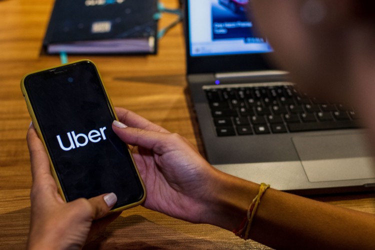 Nova modalidade permite que usu&aacute;rios do Uber em Fortaleza possam enviar pacotes para mais de 5,5 mil munic&iacute;pios brasileiros