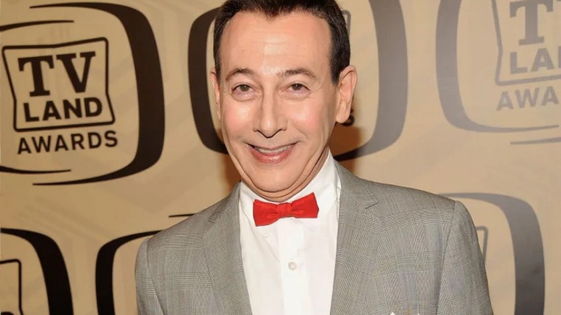 Comediante Paul Reubens faleceu no dia 30 de julho aos 70 anos de idade; o ator era conhecido pelo personagem infantil Pee Wee Herman