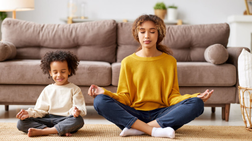 Meditar traz benefícios para todas as idades (Imagem: Evgeny Atamanenko | ShutterStock)