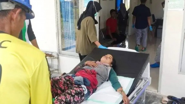 Mulher &eacute; resgatada ap&oacute;s passar mais de 1 hora em boca de crocodilo na Indon&eacute;sia