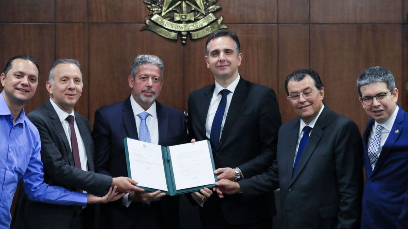 Brasília (DF) 03/08/2023 Presidente da Câmara dos Deputados, Arthur Lira, entrega do texto da Reforma Tributária ao Presidente do Senado Federal, Senador, Rodrigo Pacheco.  Foto Lula Marques/ Agência Brasil