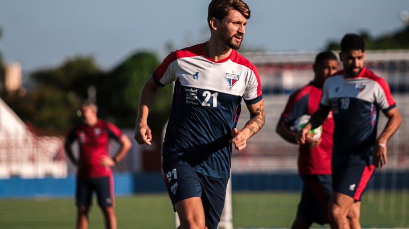 Volante Pedro Augusto em treino do Fortaleza no Centro de Excelência Alcides Santos, no Pici