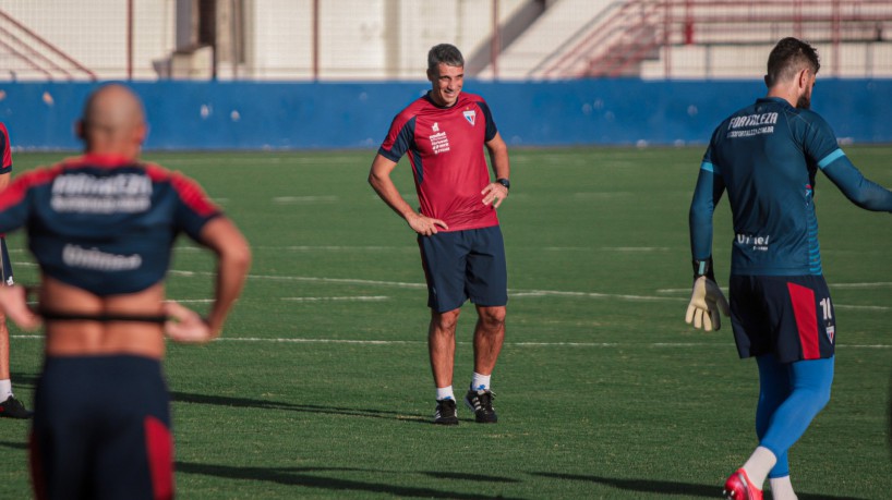 Técnico Juan Pablo Vojvoda em treino do Fortaleza no Centro de Excelência Alcides Santos, no Pici
