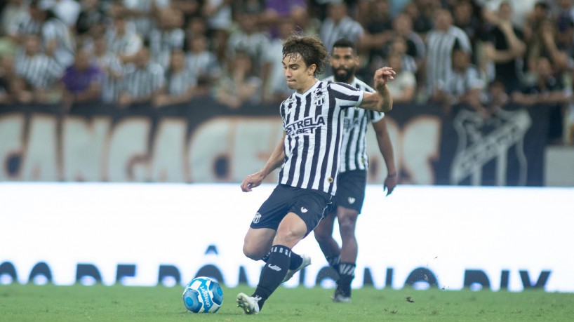 Volante Zé Ricardo no jogo Ceará x Ituano, na Arena Castelão, pelo Campeonato Brasileiro Série B 2023