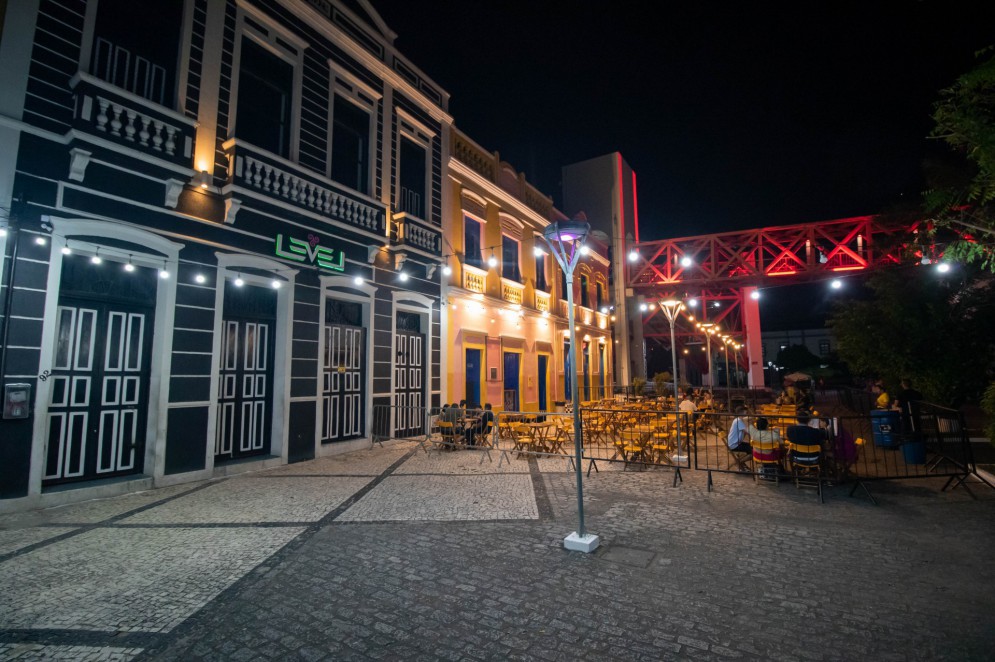 Atual área de restaurantes da Praça Almirante Saldanha, no entorno do Dragão do Mar(Foto: Samuel Setubal)