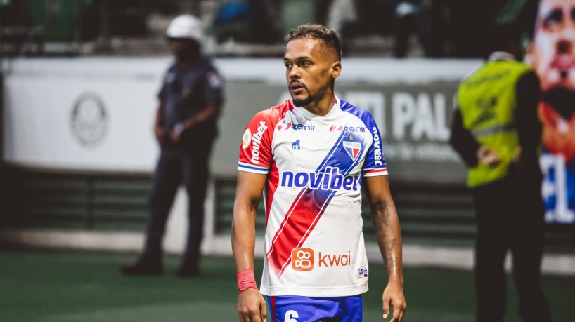 Lateral-esquerdo Bruno Pacheco no jogo Palmeiras x Fortaleza, no Allianz Parque, pelo Campeonato Brasileiro Série A 2023