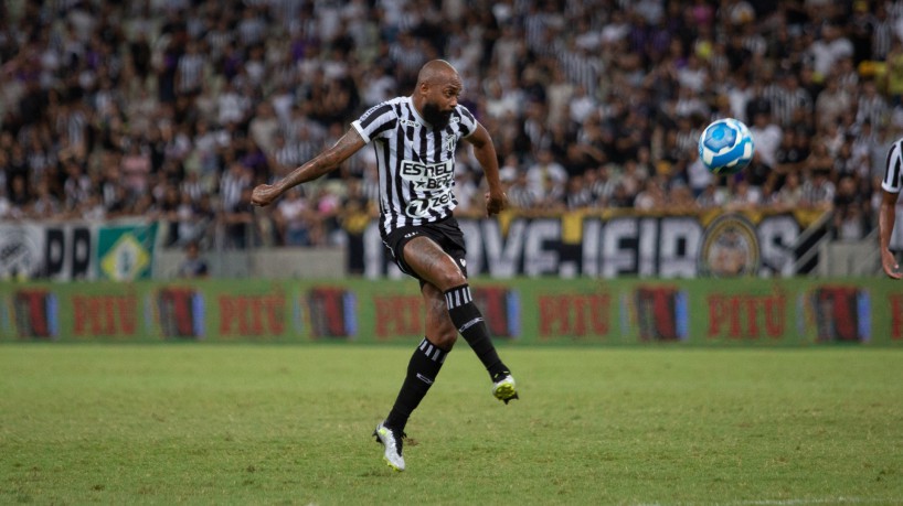 Meia Chay no jogo Ceará x Chapecoense, na Arena Castelão, pelo Campeonato Brasileiro Série B 2023