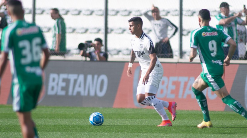 Zagueiro David Ricardo no jogo Juventude x Ceará, no Alfredo Jaconi, pelo Campeonato Brasileiro Série B 2023