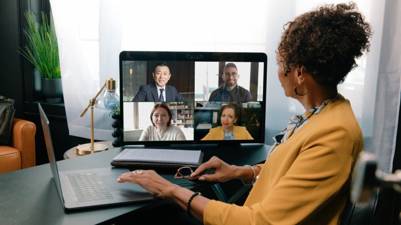 Plataforma de videoconferências Zoom determinou que funcionários morando a 80 quilômetros ou menos de uma das sedes da empresa devem ir ao escritório pelo menos duas vezes na semana