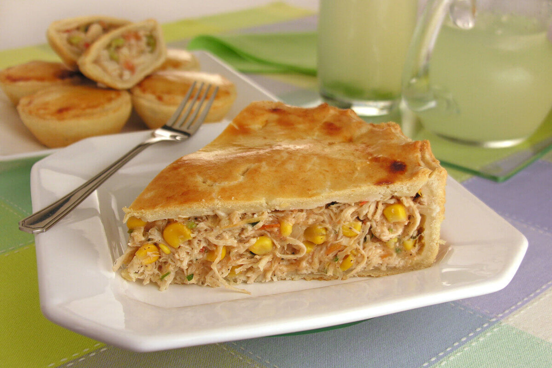 Torta de frango com milho e cenoura (Imagem: Stela Handa | Shutterstock)