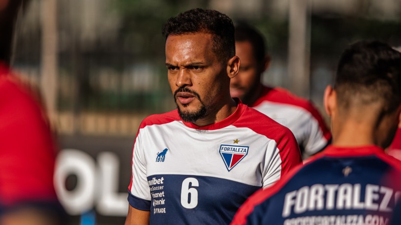 Lateral-esquerdo Bruno Pacheco em treino do Fortaleza no CT da Conmebol, em Assunção, no Paraguai