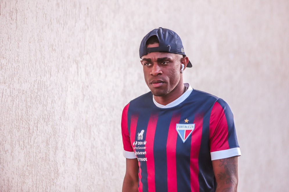 Zagueiro Benevenuto na chegada ao estádio da Serrinha para o jogo Goiás x Fortaleza, pelo Campeonato Brasileiro Série A 2023