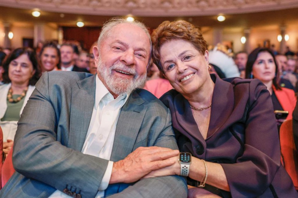Lula homenageia Dilma em lançamento de novo PAC: "Mãe do primogênito" 