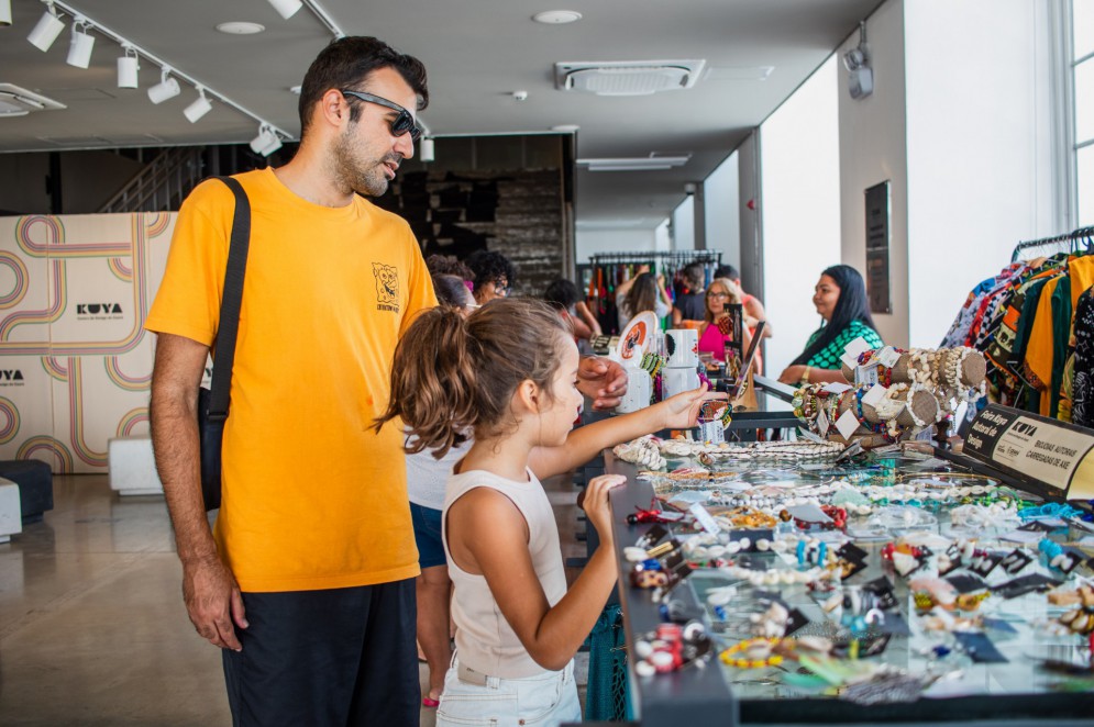 FORTALEZA, CEARÁ, 13-08-2023: Dia dos Pais no Estação das Artes. Pouca movimentação no espaço, que contém atividades para as crianças, feira de gastronomia e de design.  (Foto: Fernanda Barros/ O Povo)