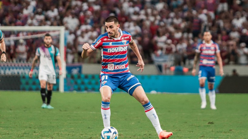 Atacante Thiago Galhardo no jogo Fortaleza x Libertad, na Arena Castelão, pela Copa Sul-Americana 2023