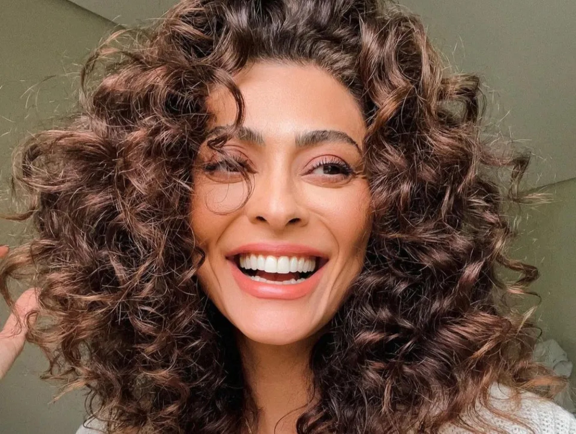 Juliana Paes revelou que a luta contra o cigarro n&atilde;o &eacute; f&aacute;cil, mas que n&atilde;o pretende voltar ao v&iacute;cio 