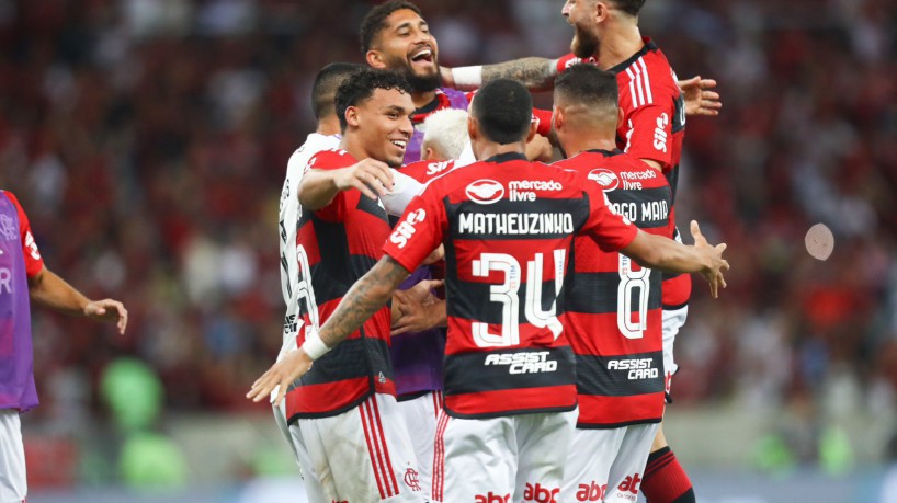 Jogadores do Flamengo comemorando o gol marcado contra o Grêmio, pela semifinal da Copa do Brasil 