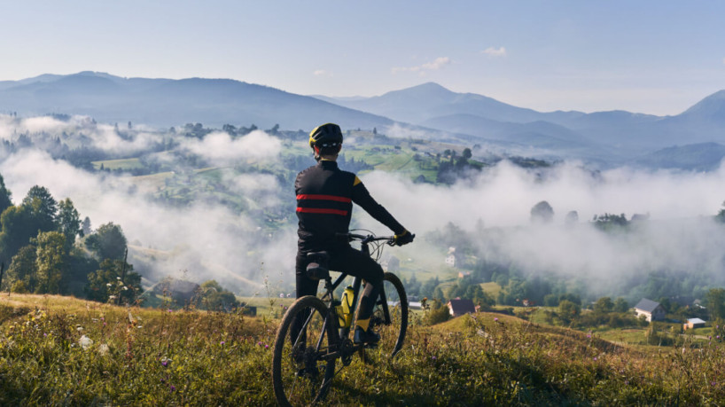 Viajar de bicicleta oferece experiências únicas (Imagem: anatoliy_gleb | Shutterstock)
 - Portal EdiCase