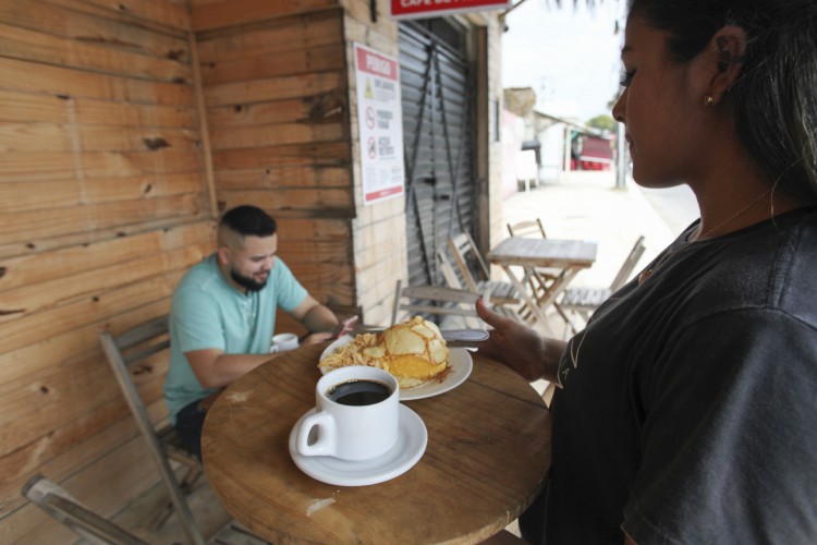 FORTALEZA, CEARÁ, BRASIL, 19.08.2023: Cafés da Barra do Ceará. Café de Praia.
