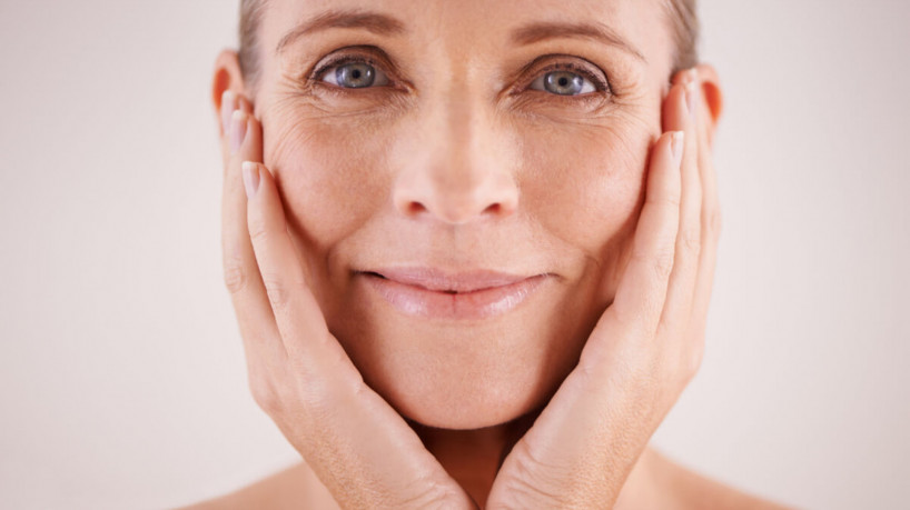 Hábitos negativos podem acelerar o envelhecimento da pele (Imagem: PeopleImages.com - Yuri A | ShutterStock)