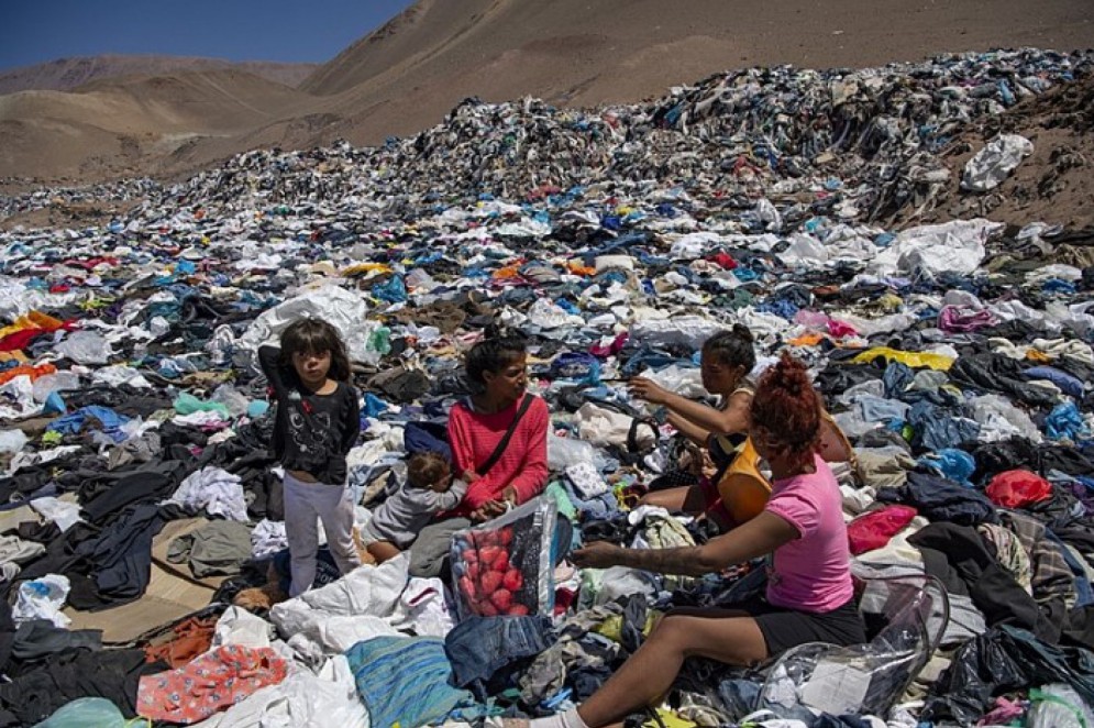 Racismo ambiental: 62% das pessoas que enfrentam o d&eacute;ficit habitacional no Brasil s&atilde;o negras e moram em locais de risco(Foto: Martin Bernetti / AFP)