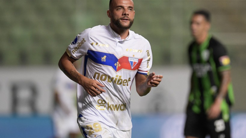 Guilherme comemora gol no jogo América-MG x Fortaleza, no Independência, pela Copa Sul-Americana 2023