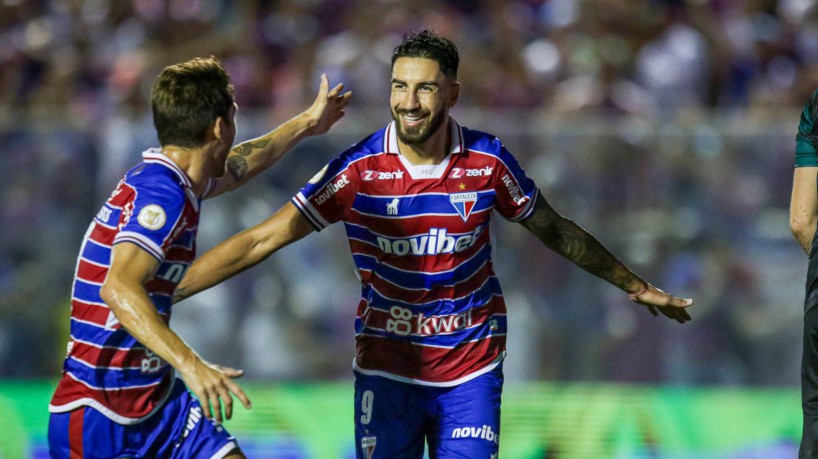 Lucero comemora gol no jogo Fortaleza x Coritiba, no PV, pelo Campeonato Brasileiro Série A 2023